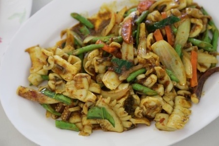 Pad Krapau (Traditional Thai dish with 
Pork, chicken or shrims