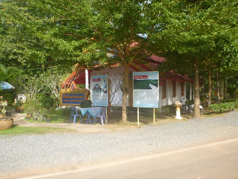In Salak Phet oposite the temple is the  entrance to mangrove walkway, also you will find a small museum 